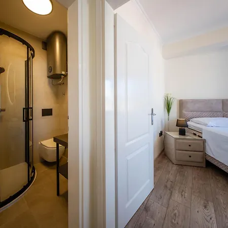 Padre Affittacamere Pag Town